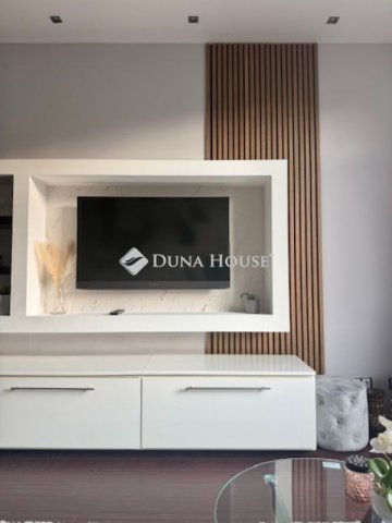 Eladó téglalakás, Budapesten, VI. kerületben 165 M Ft, 2 szobás