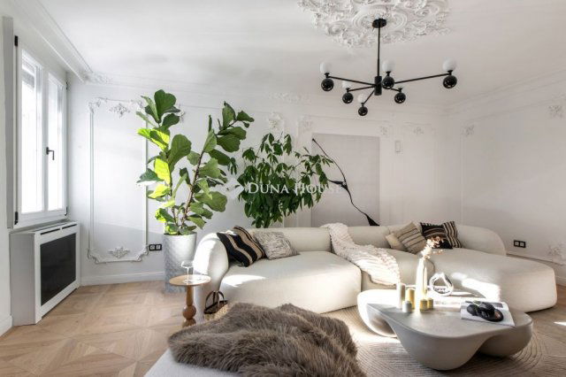 Eladó téglalakás, Budapesten, V. kerületben, Harmincad utcában