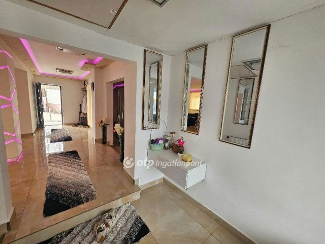 Eladó családi ház, Szolnokon 67.9 M Ft, 3 szobás