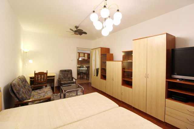 Kiadó panellakás, albérlet, Debrecenben 238 E Ft / hó, 2 szobás