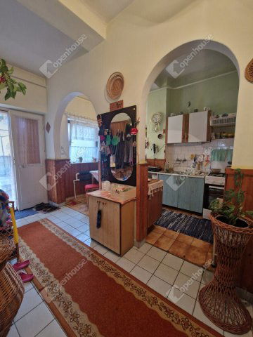 Eladó családi ház, Komáromban 48 M Ft, 3 szobás