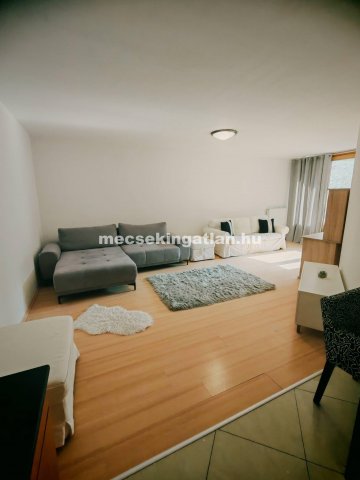 Kiadó téglalakás, albérlet, Pécsett 240 E Ft / hó, 2 szobás