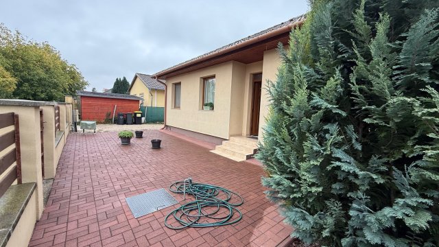 Eladó családi ház, Győrött 95 M Ft, 1+4 szobás