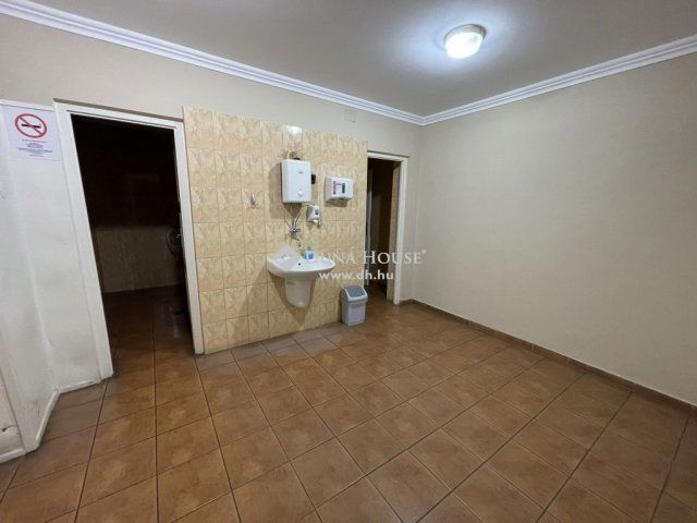 Eladó üzlethelyiség, Kisszálláson 53.9 M Ft