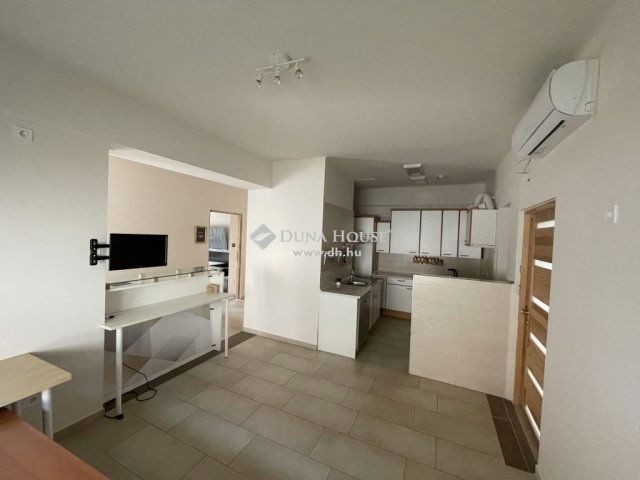 Eladó családi ház, Kecskeméten 91 M Ft, 3+1 szobás