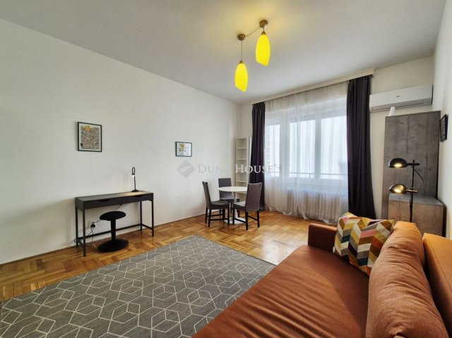 Eladó téglalakás, Budapesten, V. kerületben, Nyáry Pál utcában