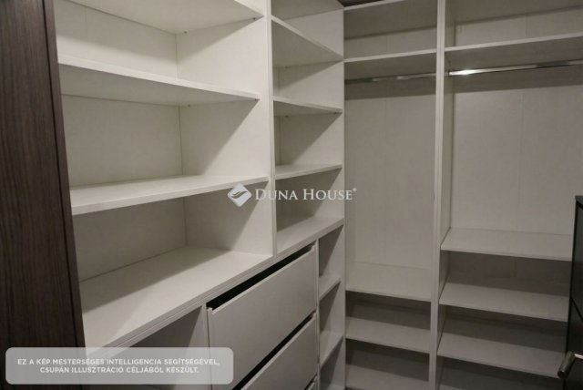 Eladó családi ház, Zalaegerszegen 129.9 M Ft, 6 szobás