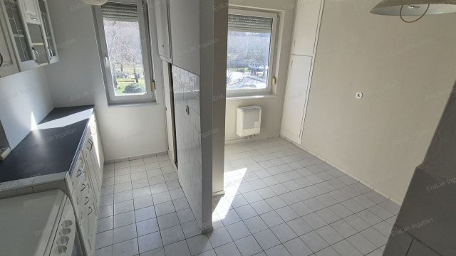 Eladó téglalakás, Győrött 54.9 M Ft, 2 szobás