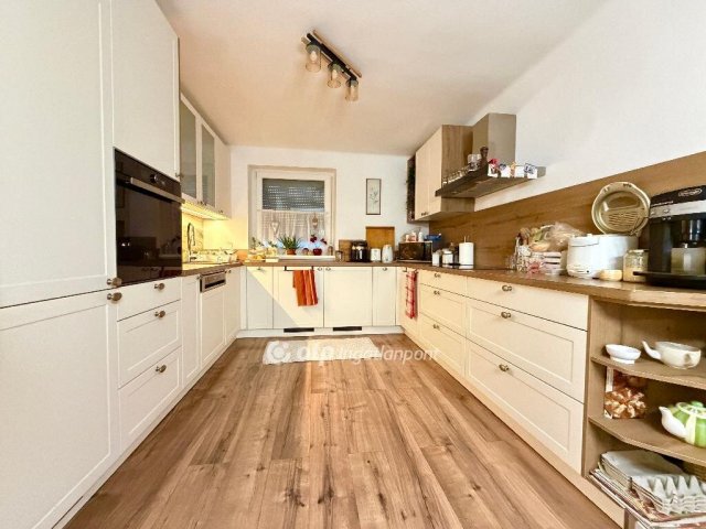 Eladó sorház, Pápán 64.99 M Ft, 3+1 szobás