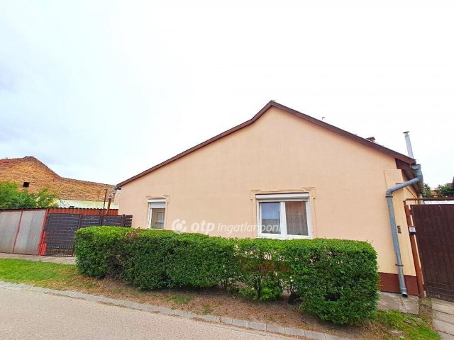 Eladó családi ház, Nagykőrösön 39.9 M Ft, 2+1 szobás