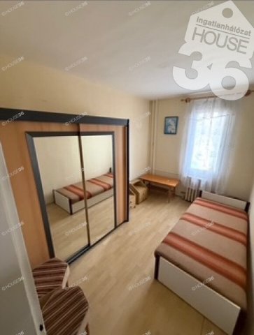 Eladó panellakás, Szekszárdon 38.1 M Ft, 3 szobás