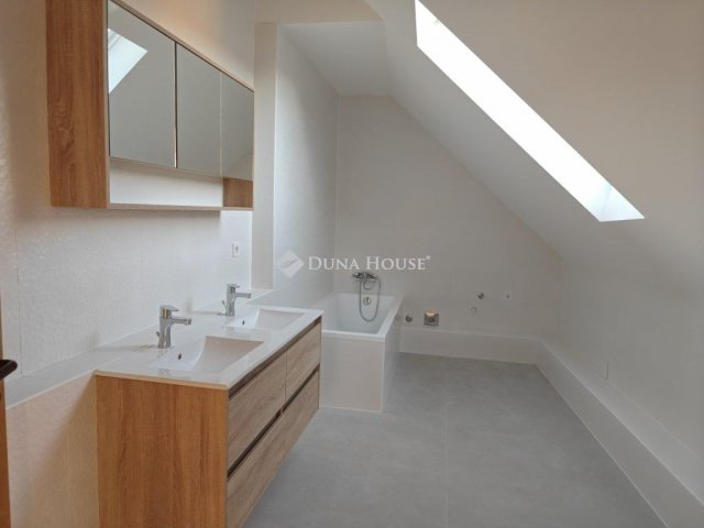 Eladó téglalakás, Budapesten, XV. kerületben 95 M Ft, 4 szobás