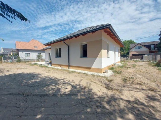 Eladó családi ház, Gödön 149.9 M Ft, 5 szobás