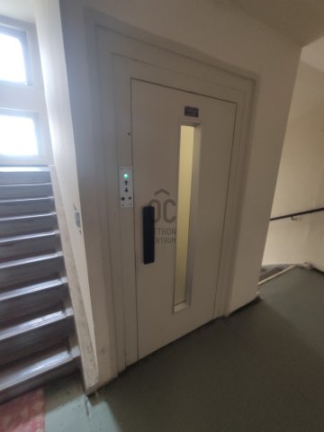 Eladó panellakás, Veszprémben 32.9 M Ft, 1 szobás