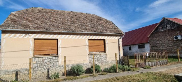 Eladó családi ház, Zalátán 7.5 M Ft, 2 szobás