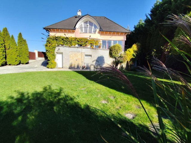 Eladó családi ház, Csömörön 264.9 M Ft, 7 szobás