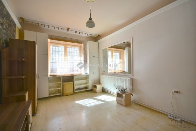 Eladó téglalakás, Budapesten, VIII. kerületben 30 M Ft, 1 szobás