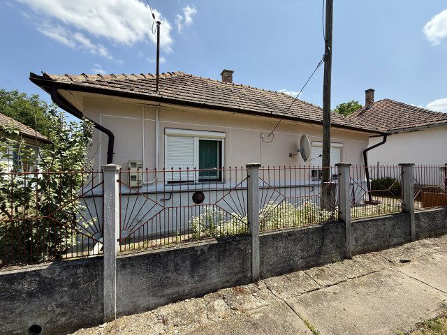 Eladó családi ház, Tiszalökön 8.5 M Ft, 3 szobás