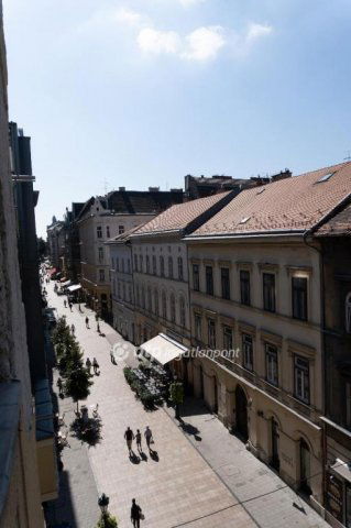 Eladó téglalakás, Budapesten, V. kerületben 179.9 M Ft