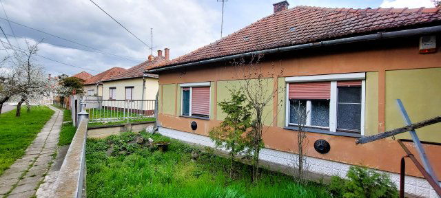 Eladó családi ház, Békésen 15 M Ft, 2 szobás