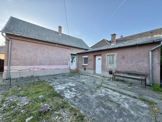 Eladó családi ház, Keszthelyen 37.5 M Ft, 1+1 szobás