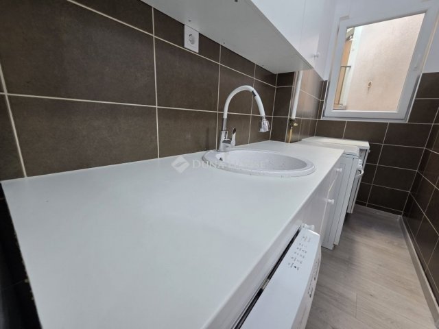 Eladó téglalakás, Budapesten, VII. kerületben 57.9 M Ft