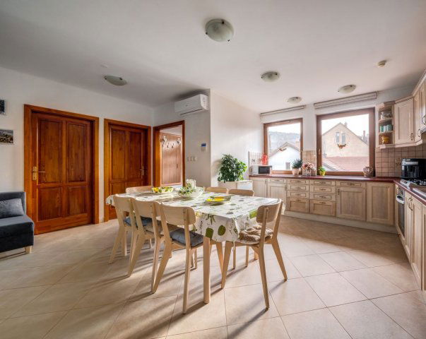 Eladó családi ház, Pilismaróton 248 M Ft, 6 szobás