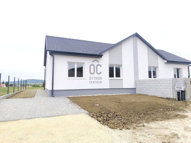 Eladó családi ház, Tarjánon 97.6 M Ft, 4 szobás