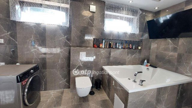 Eladó családi ház, Gödöllőn 139.9 M Ft, 3 szobás