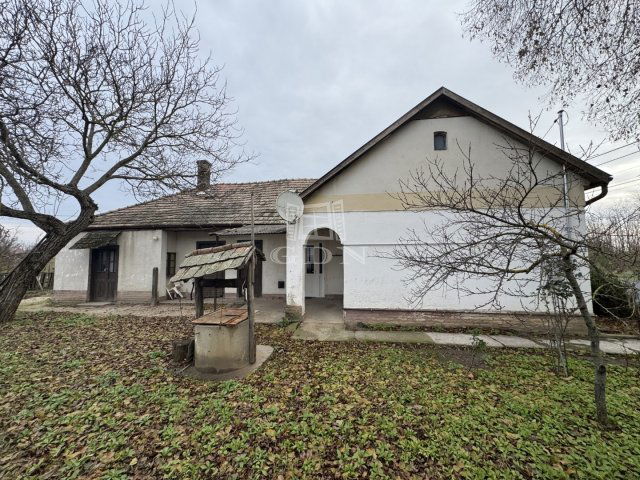 Eladó családi ház, Abában 28.9 M Ft, 2 szobás