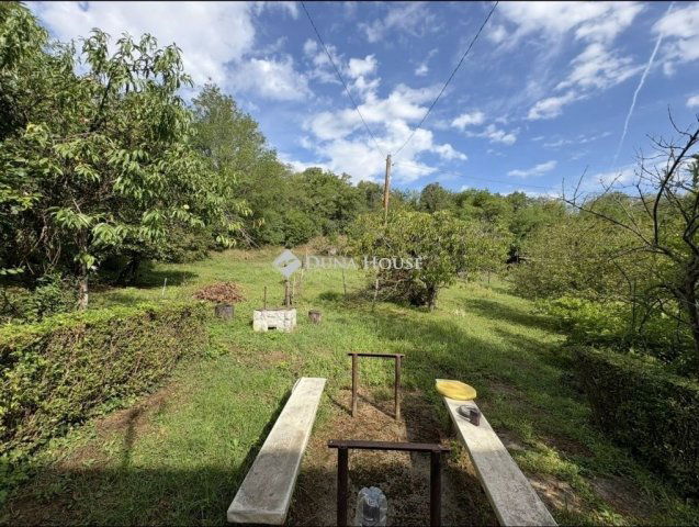 Eladó családi ház, Keszün 5.9 M Ft, 2 szobás