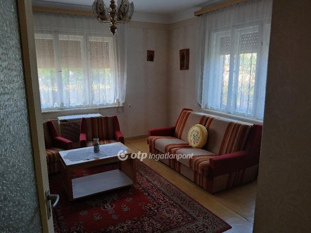 Eladó családi ház, Adácson 35 M Ft, 3 szobás