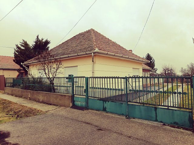 Eladó családi ház, Atkáron 35.9 M Ft, 4 szobás