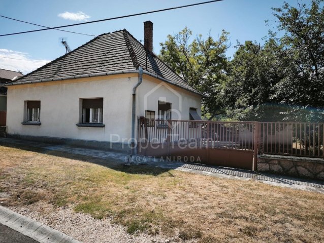 Eladó családi ház, Tatán 49 M Ft, 4 szobás