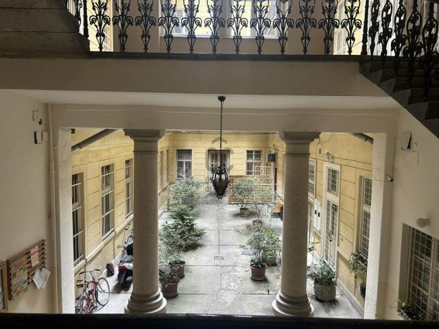 Eladó téglalakás, Budapesten, VI. kerületben 65 M Ft, 2 szobás