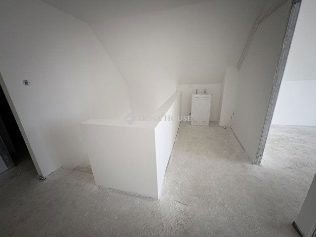 Eladó családi ház, Gyöngyösön 59.9 M Ft, 5 szobás