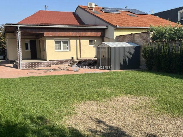 Eladó családi ház, Budapesten, XV. kerületben 82.3 M Ft
