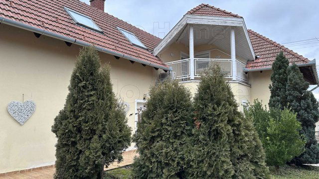 Eladó hotel, Alsópáhokon 84.9 M Ft, 23+1 szobás
