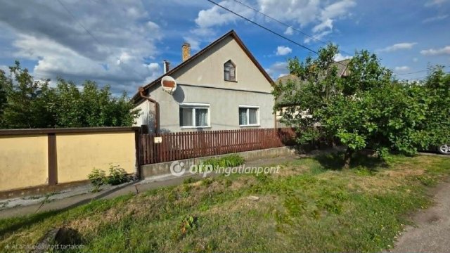 Eladó családi ház, Kabán 33.8 M Ft, 3 szobás