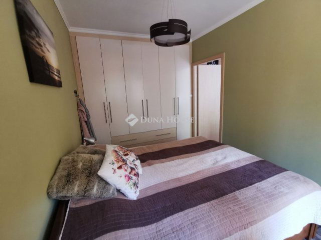 Eladó panellakás, Szegeden, Vág utcában 74 M Ft, 2+2 szobás