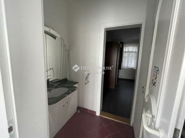 Eladó családi ház, Budakeszin 220 M Ft, 7 szobás