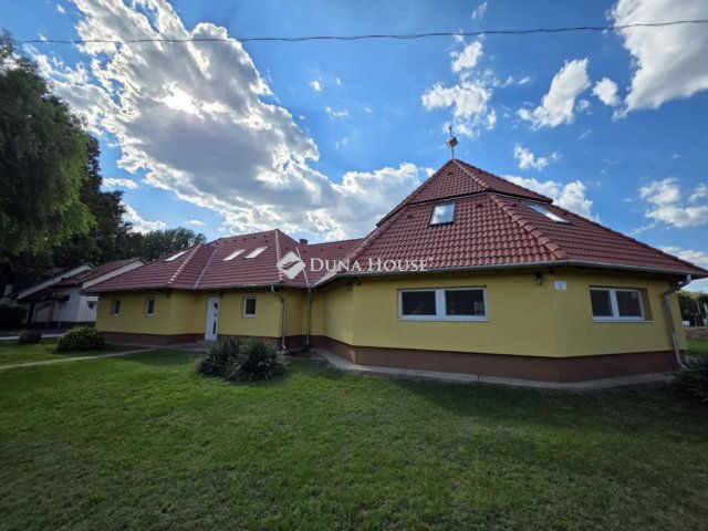 Eladó üzlethelyiség, Tiszafüreden 310 M Ft, 6 szobás