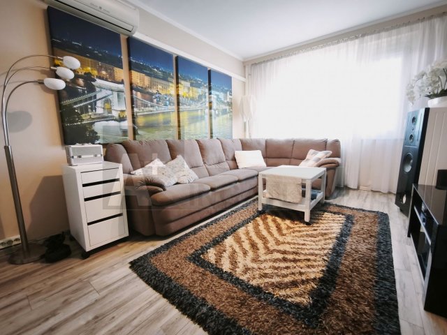 Eladó panellakás, Szegeden 65.9 M Ft, 4 szobás