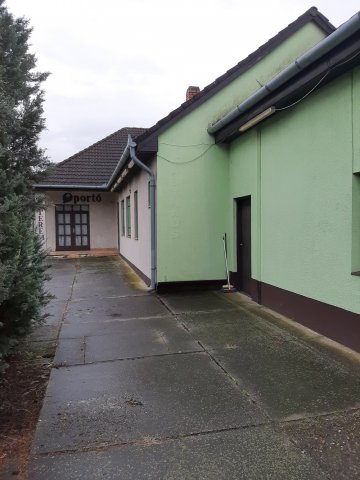 Eladó családi ház, Sárváron 31.5 M Ft, 6 szobás