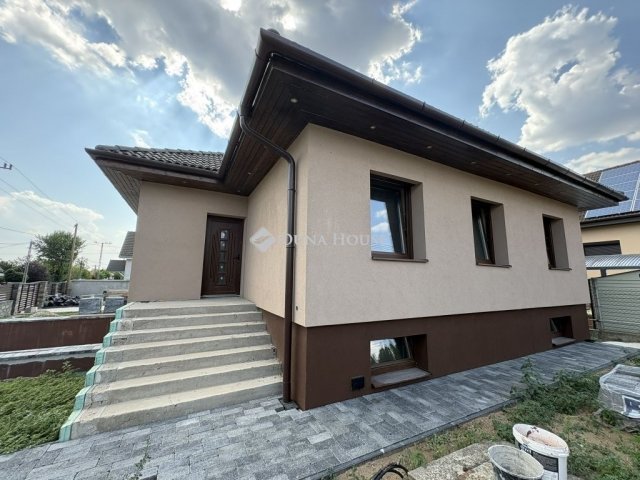 Eladó családi ház, Ócsán 123.9 M Ft, 4 szobás