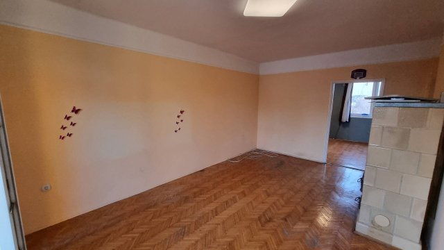 Eladó téglalakás, Esztergomban 46 M Ft, 2 szobás