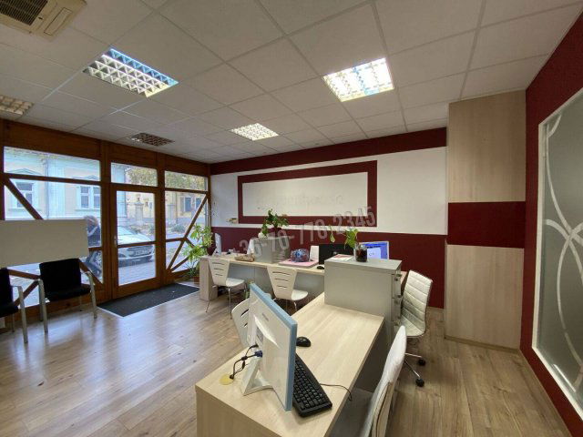 Kiadó üzlethelyiség, Békéscsabán, Andrássy úton, 2 szobás