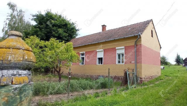 Eladó családi ház, Csömödéren 9.5 M Ft, 2 szobás