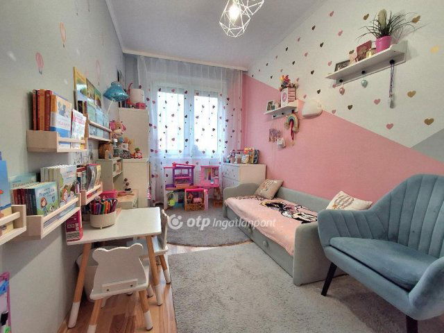 Eladó panellakás, Budapesten, XV. kerületben 76.8 M Ft, 3 szobás