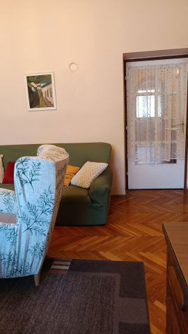 Eladó családi ház, Esztergomban 122.9 M Ft, 9 szobás